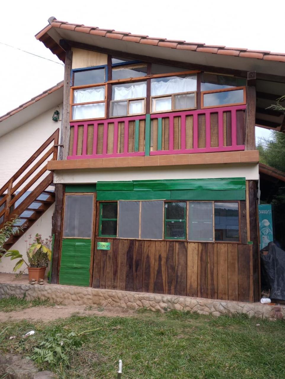 Los Aventureros Hostel Самайпата Екстериор снимка